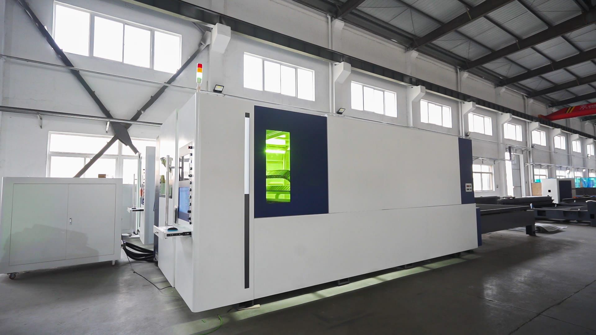 Yosoon YS-FC3015H Kapalı Kabin Fiber Lazer Kesim Makinesi - Image 3