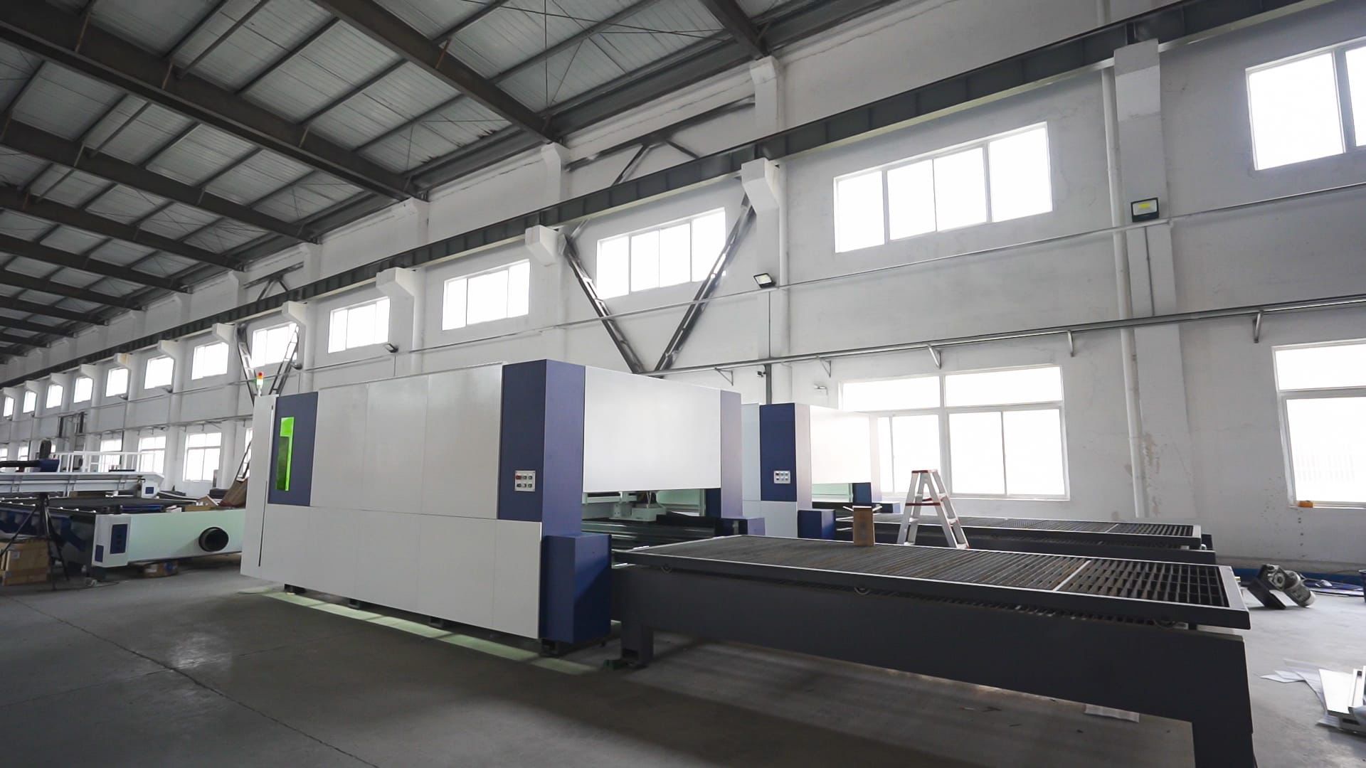 Yosoon YS-FC3015H Kapalı Kabin Fiber Lazer Kesim Makinesi - Image 2